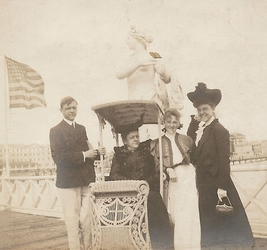 Claggett Wilson with his mother on Heintz's Pier.